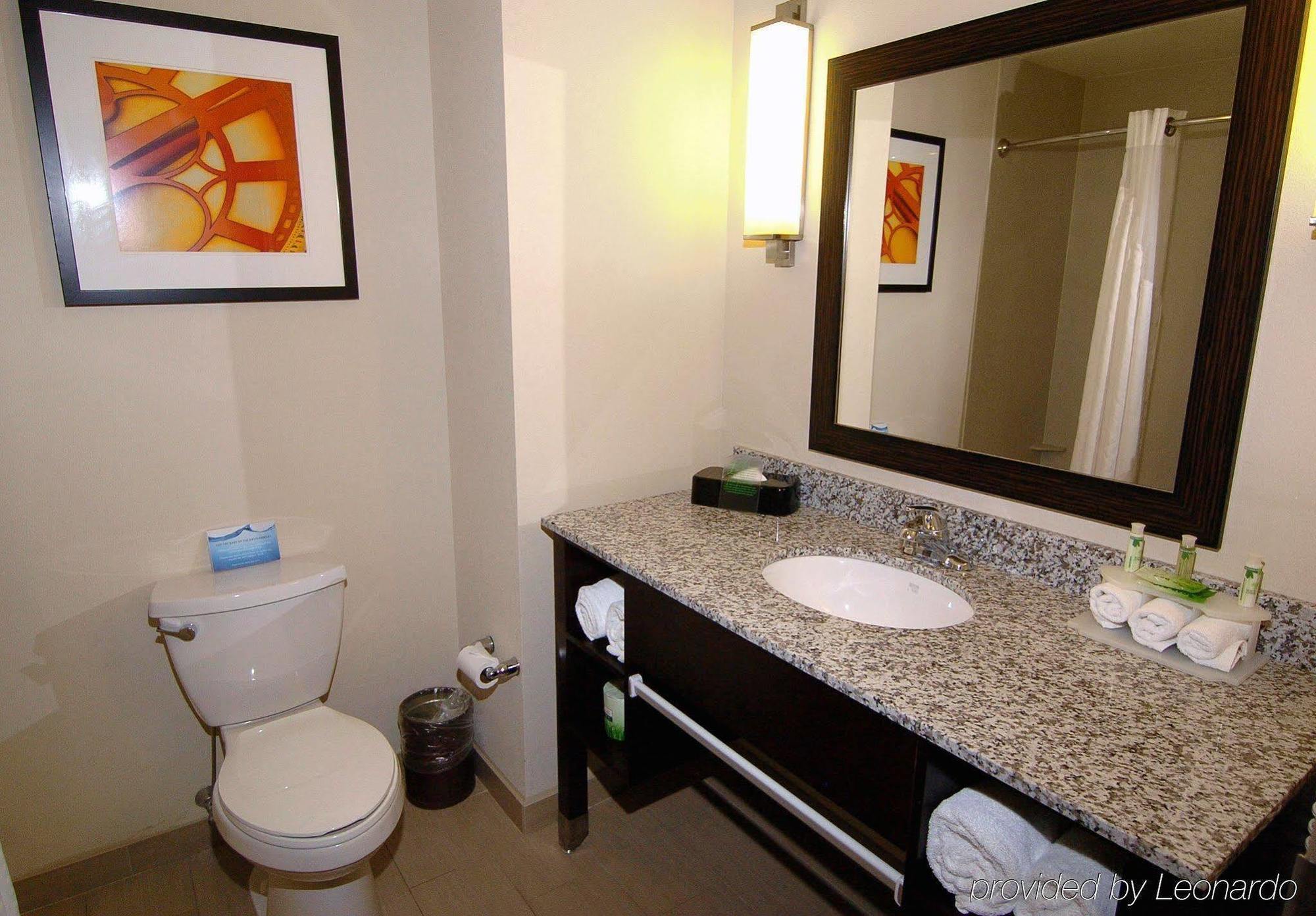 Hotel Express Northwest By Ihg Maize